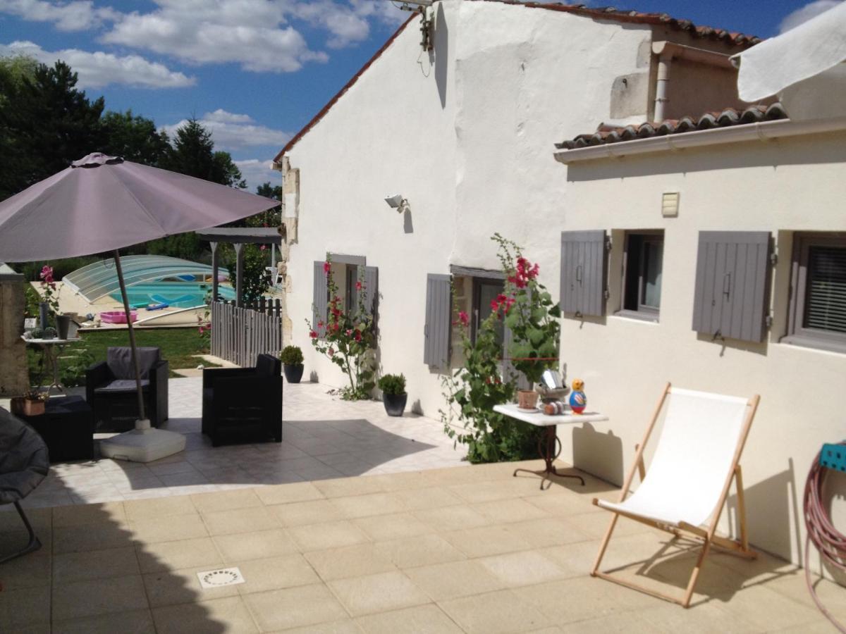 Studio Avec Piscine Privee Jardin Clos Et Wifi A Saint Jean D'Angely Экстерьер фото