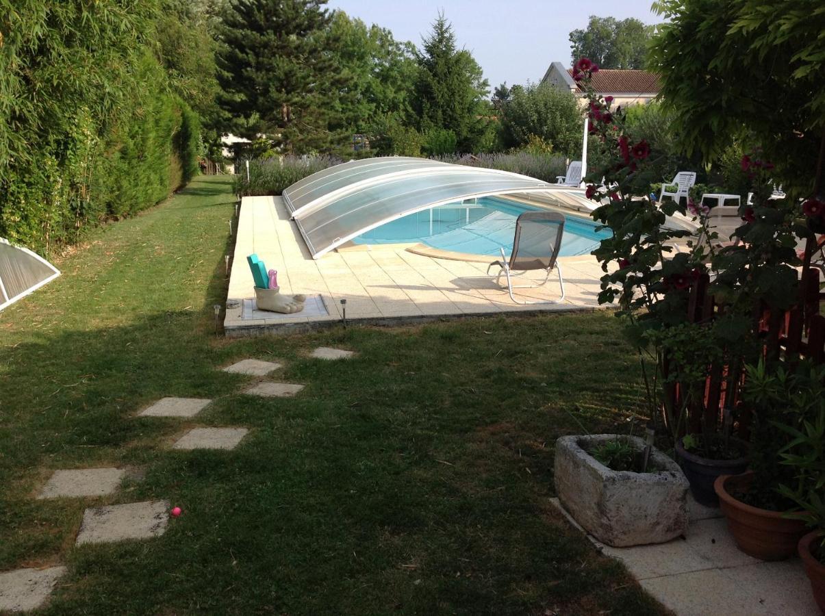 Studio Avec Piscine Privee Jardin Clos Et Wifi A Saint Jean D'Angely Экстерьер фото
