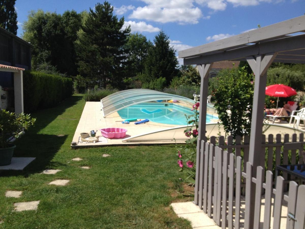 Studio Avec Piscine Privee Jardin Clos Et Wifi A Saint Jean D'Angely Экстерьер фото